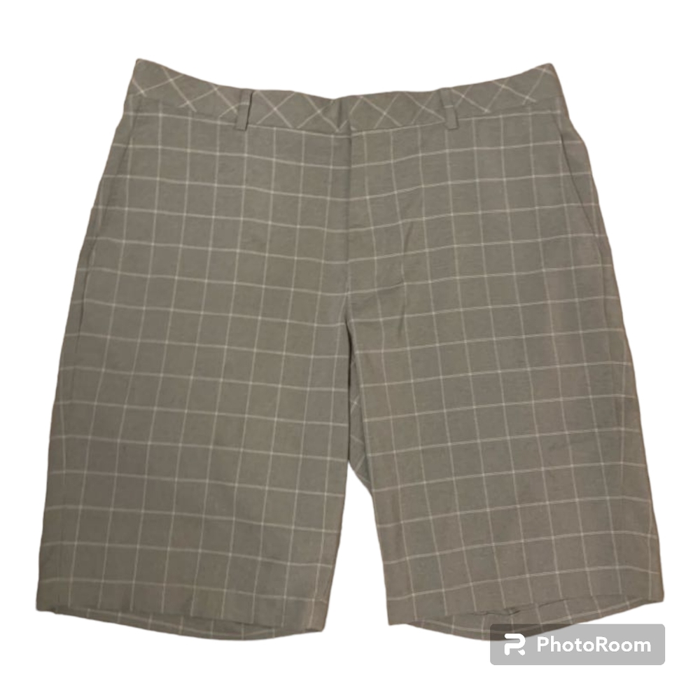 Walter Hagen Shorts Mens 34 Gray Plaid Flat Front Golf